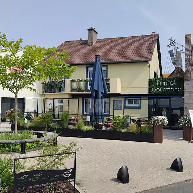 Façade et terrasse du Bistrot Gourmand à Étaples-sur-Mer